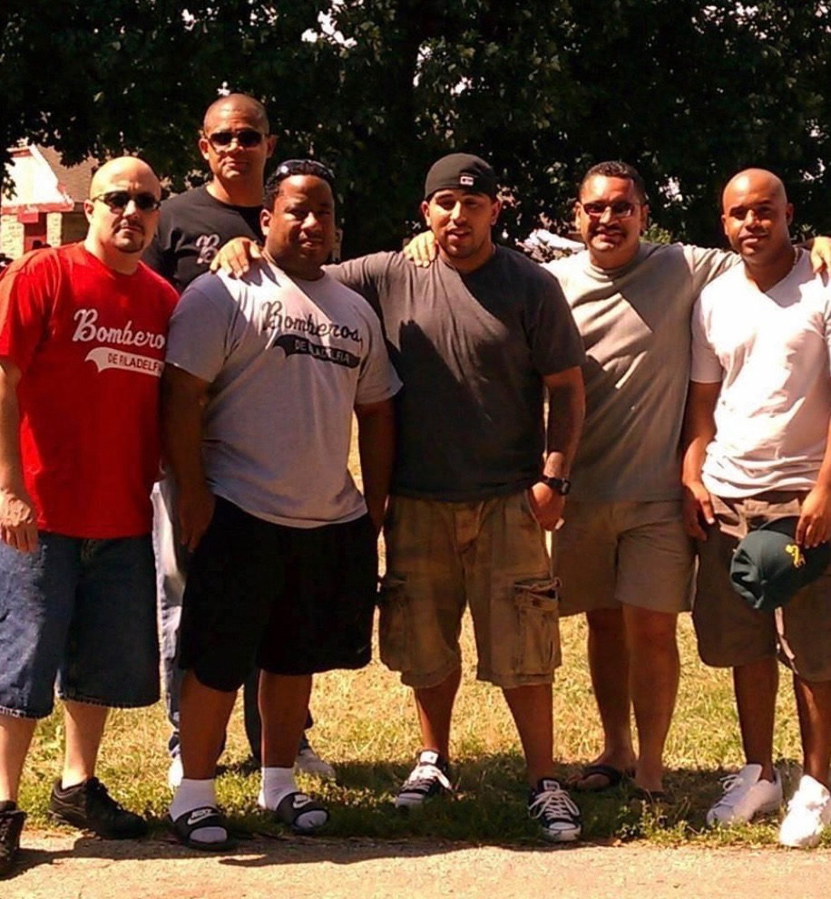Group of SAPFA members in Bomberos de Filadelfia shirts on a summer afternoon